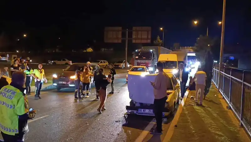 Otoyolda Geri Dönüş Kazası: İki Çocuk, Dört Yaralı ile Sonuçlandı