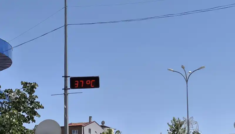 Termometreler Rekor Kırdı: Bir İlçede Sıcaklık 38 Dereceyi Geçti