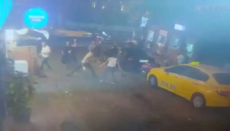 Beyoğlu'nda Laf Atma Kavgası: Kanlı Çatışmanın Ardında Yatan Sebepler Neler?