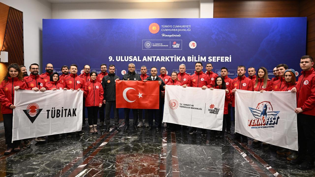 Türk Bilim İnsanları Antarktika'ya Yola Çıktı