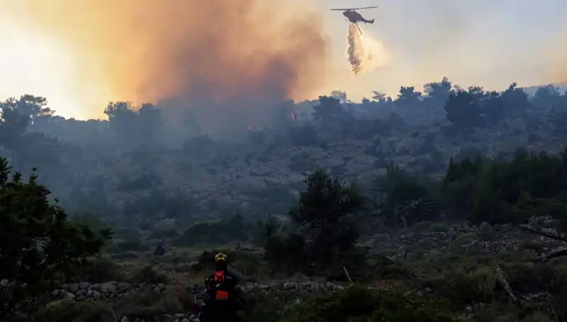 Eğriboz Adası'ndaki Orman Yangını İki Köyü Tehdit Ediyor!