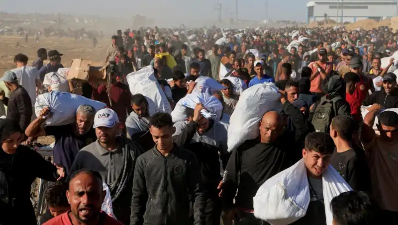 İsrail Ordusu, Han Yunus'a Yeni Bir Kuşatma ile 15 Kilometrelik Koridor Açtı