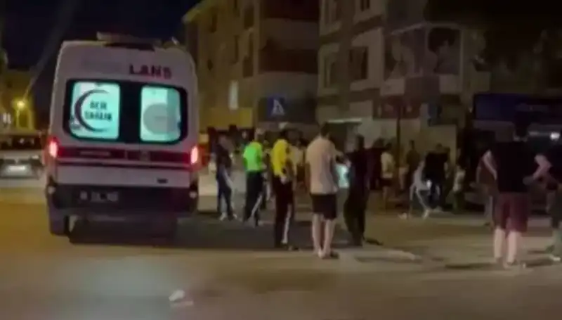 Alkollü Sürücü Yaya Tartışması Sırasında Kamyonetiyle İkisini Ezdi!