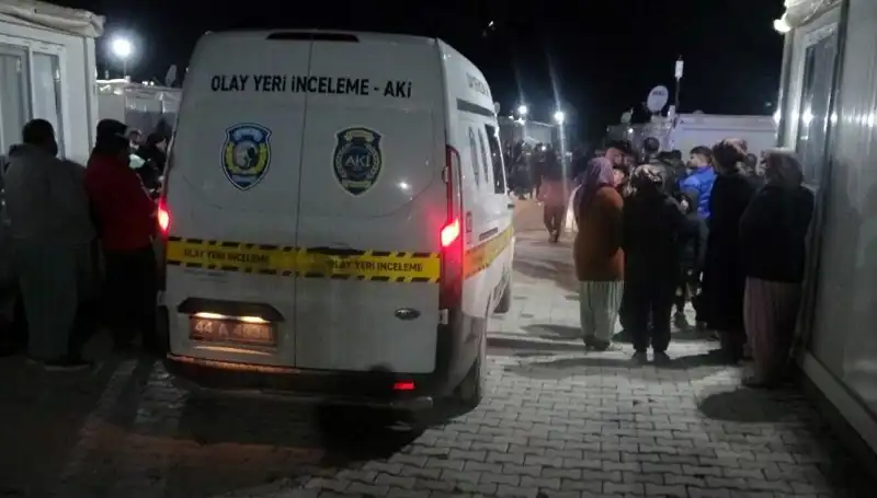 Husumet Büyüdü: Silahlı Kavga Sokakları Kana Buladı!