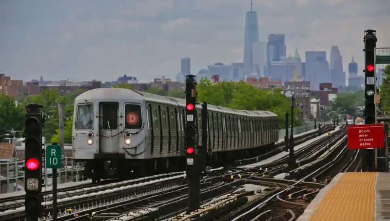 Metro Sörfü: Gençlerin Tehlikeli Eğlencesi Hayatlarda Hasar Bıraktı