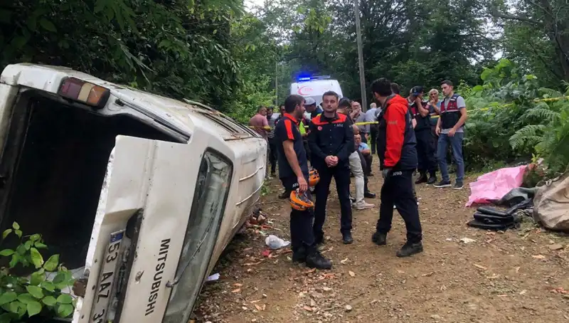 Rize'de Feci Kaza: Minibüs Yamaçtan Yuvarlandı, Hayat Kayıpları ve Yaralılar Var
