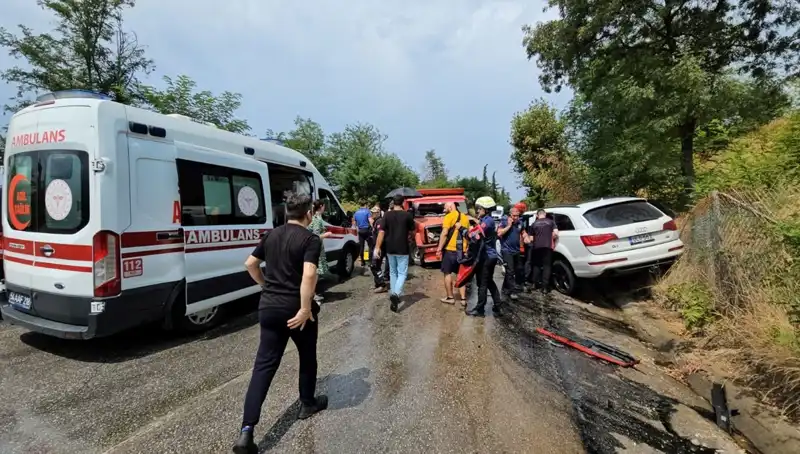 Sakarya'da Kamyonet ve Cip Çarpıştı: 5 Kişi Yaralandı, 4'ü Çocuk