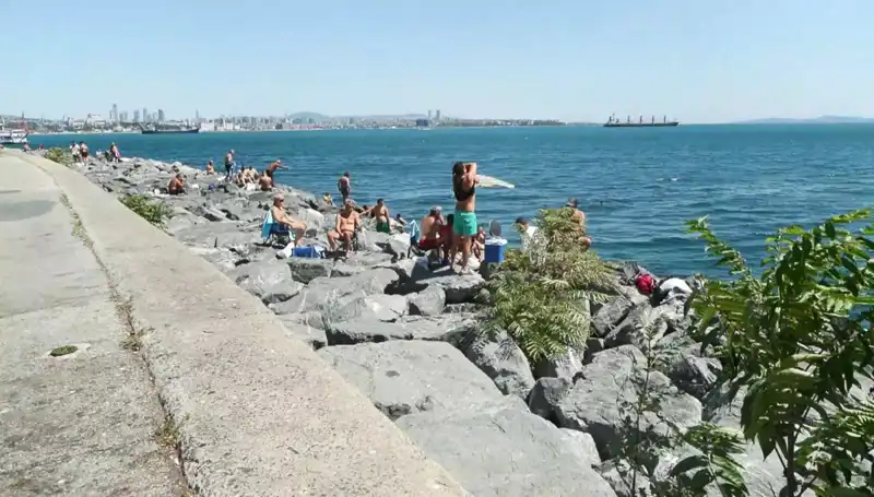İstanbul'da Havalar Isındı, Sahil Kıyıları Yeniden Canlandı