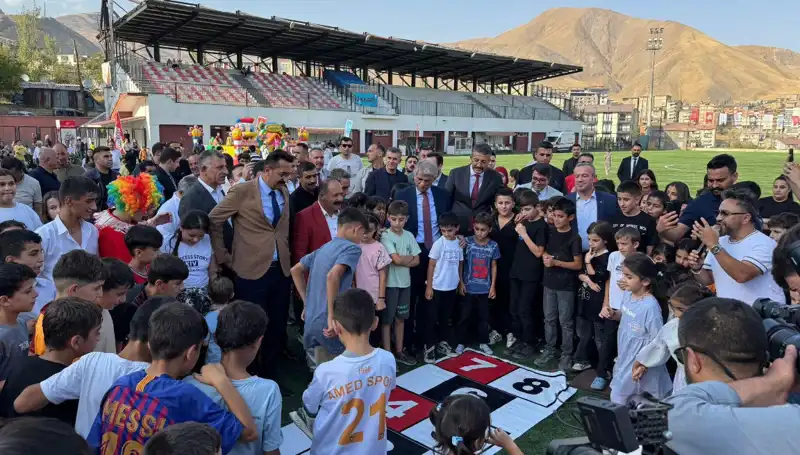 Hakkari'de Renkli Bir Anadolu Şenliği Coşkuyla Başladı!