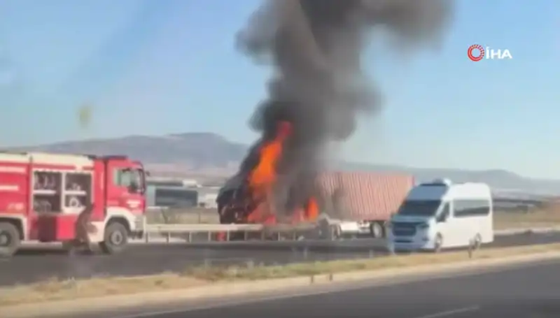 Ankara'da TIR Kazası Sonrası Yangın Panik Yarattı