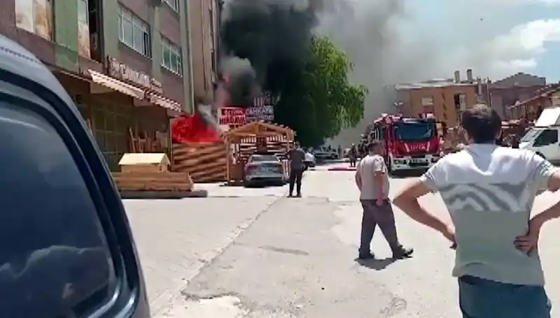 Ankara’da Yangın Alarmı: İş Yerlerinde Panik ve Madde Kaybı