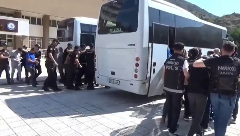 Amasya'da Uyuşturucu Operasyonu: 13 Kişi Tutuklandı, Şok Gelişmeler Yaşandı