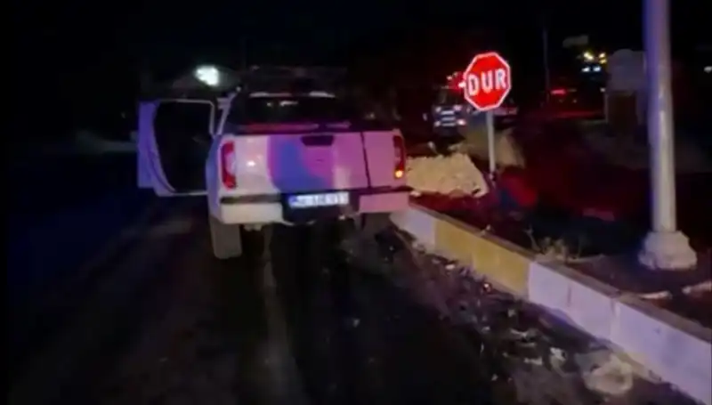İzmir'de Trafik Kazası: Kamyonet ile Hafif Ticari Araç Çarpıştı, 7 Yaralı!